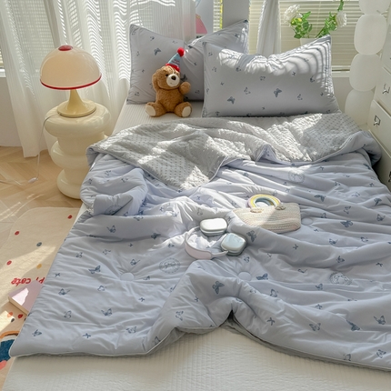 91家纺网 家纺一手货源 找家纺 十里居 2025新款氨纶凉感丝冰豆豆夏凉被 蝴蝶飞飞