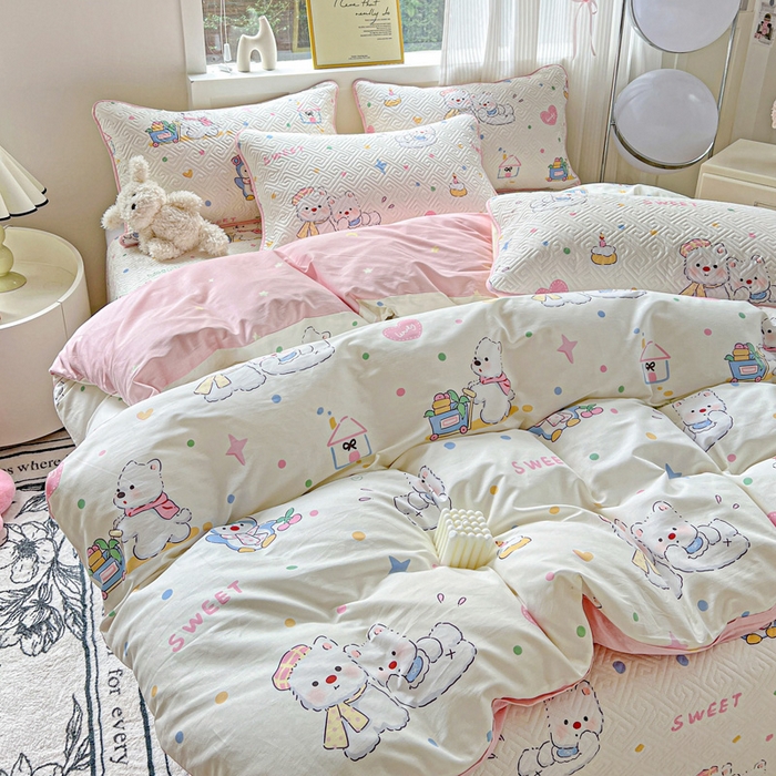 91家纺网 家纺一手货源 找家纺 羽爱家纺 2025新款A类双面全棉印花床盖套件 甜蜜伙伴