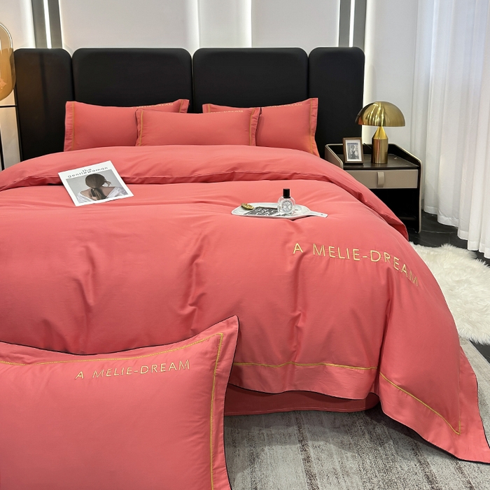 91家纺网 家纺一手货源 找家纺 宇彬家纺 2025新款直播热款13374全棉母婴级压线一字绣宽边枕套被套纯色滚边麻绳四件套贡缎新疆长绒 梦系列-宝石红
