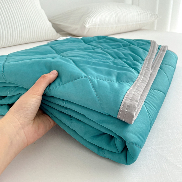 91家纺网 家纺一手货源 找家纺 富艺隆 2025新款纯色凉感丝夏被 浅墨绿