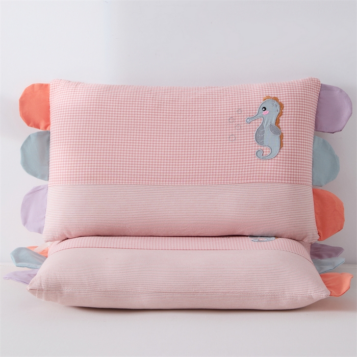91家纺网 家纺一手货源 找家纺 大熊枕芯  2025新款贴布绣全棉水洗棉儿童荞麦枕 贴布绣-海马（枕套+荞麦壳内胆30*50cm）