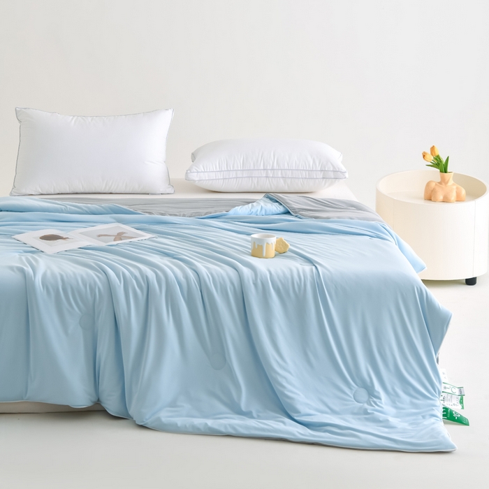 91家纺网 家纺一手货源 找家纺 圣尔雅2025新款A类高克重锦纶氨纶黑科技凉感夏被冰激凌空调被夏凉被 海水蓝+灰