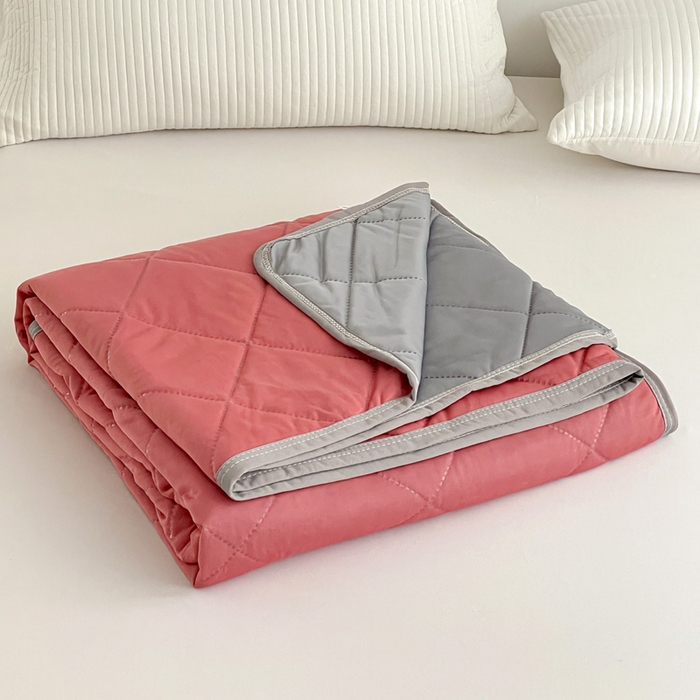 91家纺网 家纺一手货源 找家纺 富艺隆 2025新款纯色凉感丝夏被 豆沙