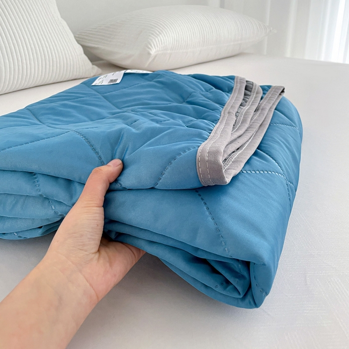 91家纺网 家纺一手货源 找家纺 富艺隆 2025新款纯色凉感丝夏被 宝蓝