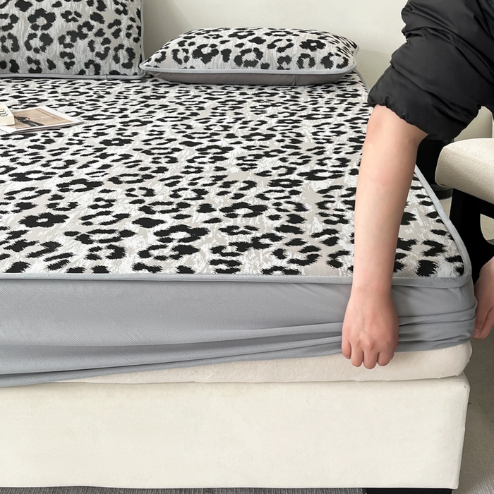 91家纺网 家纺一手货源 找家纺 子曰 2025新款高定版A类PE聚乙烯凉感凉席提花凉席床笠 豹纹-灰【床笠款】
