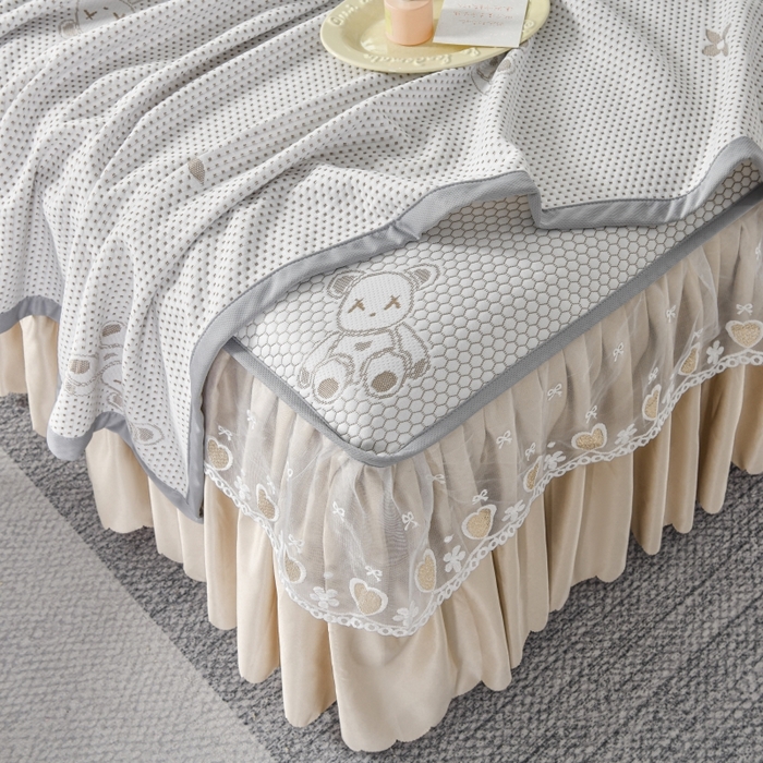 91家纺网 家纺一手货源 找家纺 品乐家纺  2025新款床裙款提花冰豆豆套件凉席席子 浅驼