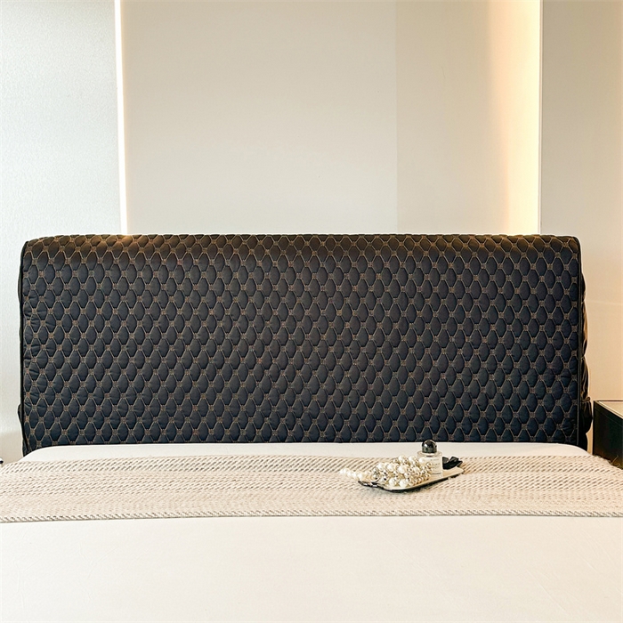 91家纺网 家纺一手货源 找家纺 情恒家纺 2025夏季款亮光布加厚双面用床头罩 静谧黑