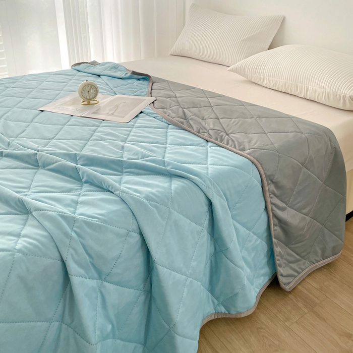 91家纺网 家纺一手货源 找家纺 富艺隆 2025新款纯色凉感丝夏被 天蓝