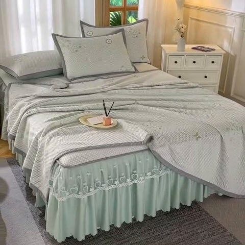 91家纺网 家纺一手货源 找家纺 品乐家纺  2025新款床裙款提花冰豆豆套件凉席席子 绿色