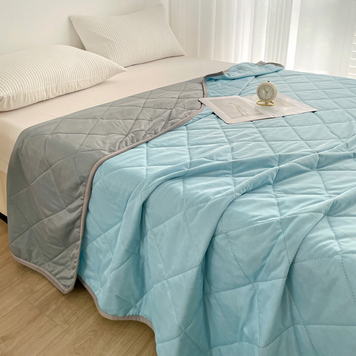 91家纺网 家纺一手货源 找家纺 富艺隆 2025新款纯色凉感丝夏被 天蓝