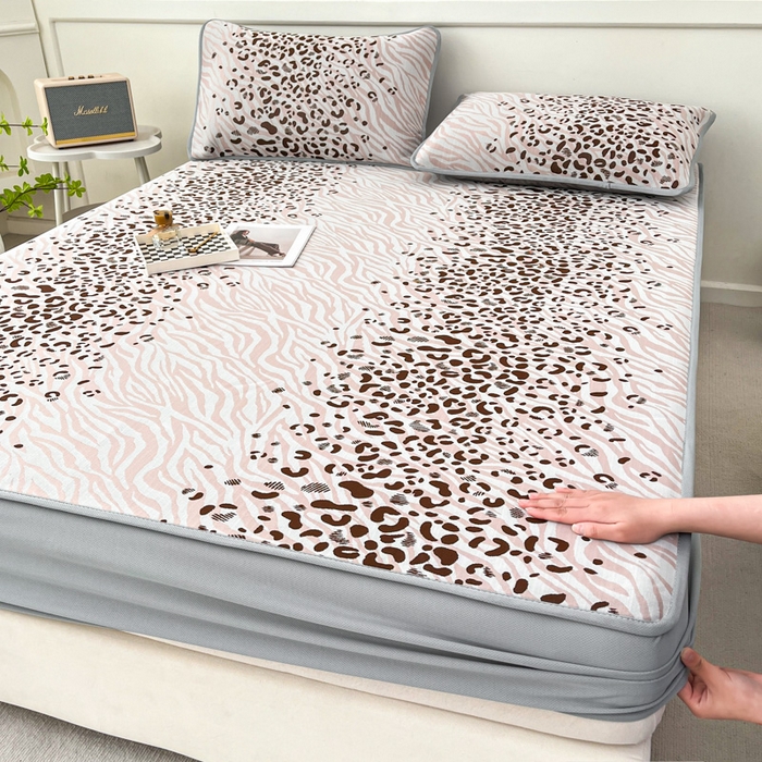 91家纺网 家纺一手货源 找家纺 子曰 2025新款高定版A类PE聚乙烯凉感凉席提花凉席床笠 魅野-粉【床笠款】