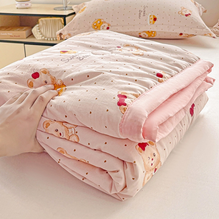 91家纺网 家纺一手货源 找家纺 富艺隆 2025新款水洗棉印花夏被 小熊甜饼