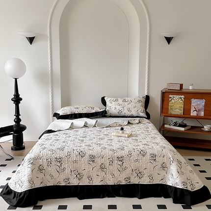91家纺网 家纺一手货源 找家纺 韩秀家纺 2025法式赫本风四季跑量款花边夹棉床盖加厚水洗棉泡泡棉糯感印花韩版床盖三件套小清新榻榻米绗缝床盖夹棉床盖纯色床盖印花床盖 水墨玫瑰