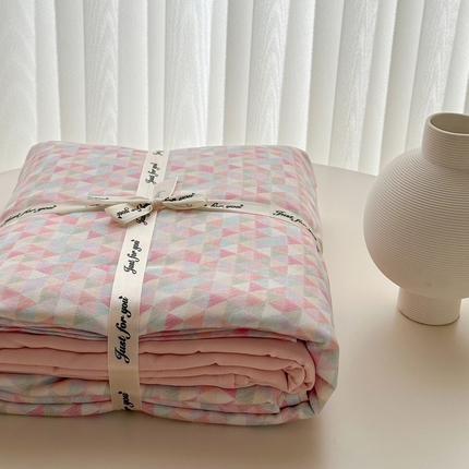 91家纺网 家纺一手货源 找家纺 塞纳 2026新款.全棉有氧双层纱四件套-场景二-赛琳娜-红