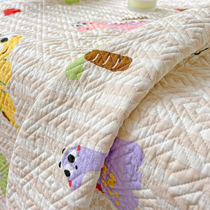 91家纺网 家纺一手货源 找家纺 羽爱家纺 2025新款A类双面全棉印花床盖套件 动漫恐龙