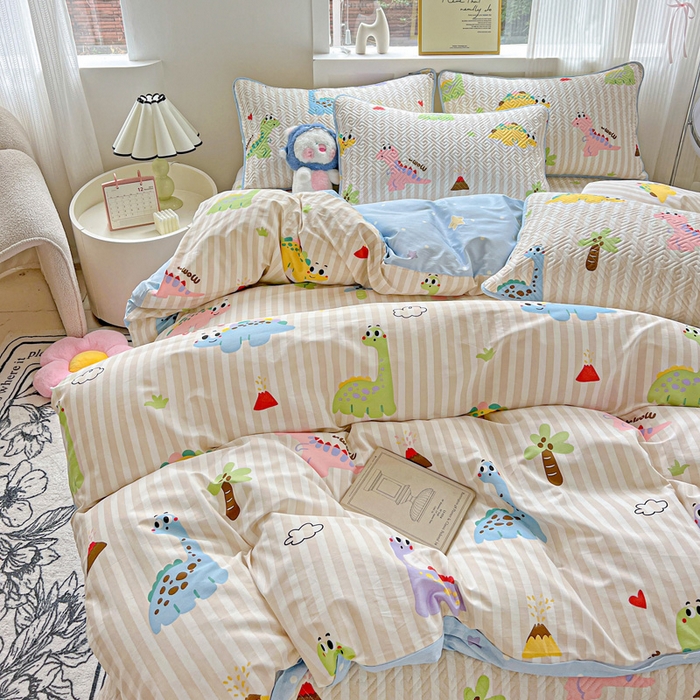 91家纺网 家纺一手货源 找家纺 羽爱家纺 2025新款A类双面全棉印花床盖套件 动漫恐龙