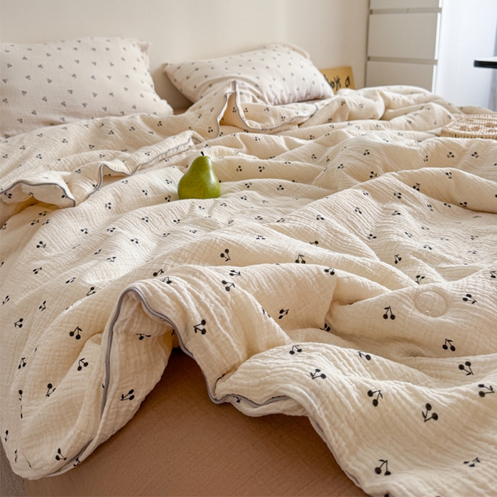 91家纺网 家纺一手货源 找家纺 萝莉家纺 2025新款软软糯糯双层皱皱纱单夏被 夏被四件套 小樱桃