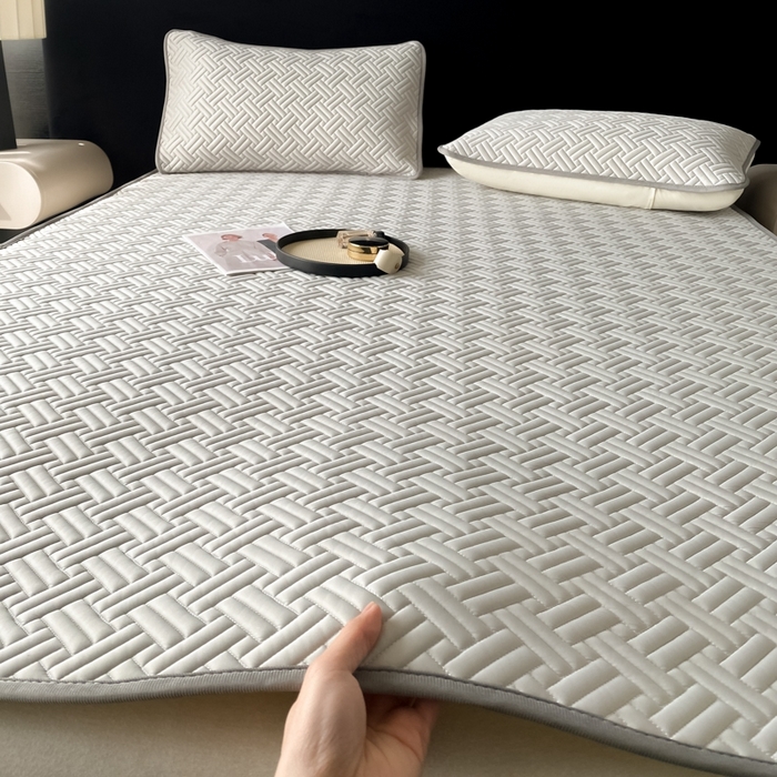 91家纺网 家纺一手货源 找家纺 欧邦 2025新款加厚纯色凉席四件套--凉席三件套 饼干花-浅灰