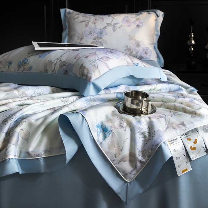 91家纺网 家纺一手货源 找家纺 金喜 2025新款天丝夏被夏凉被薄被子套件数码印花夏被四件套 悠蓝挽夏