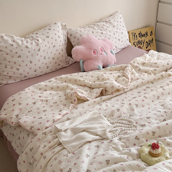 91家纺网 家纺一手货源 找家纺 萝莉家纺 2025新款软软糯糯双层皱皱纱单夏被 夏被四件套 蝴蝶结熊