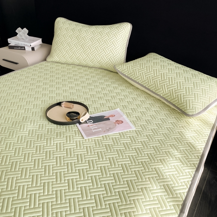 91家纺网 家纺一手货源 找家纺 欧邦 2025新款加厚纯色凉席四件套--凉席三件套 饼干花-果绿