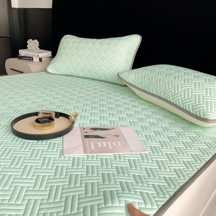 91家纺网 家纺一手货源 找家纺 欧邦 2025新款加厚纯色凉席四件套--凉席三件套 饼干花-水绿