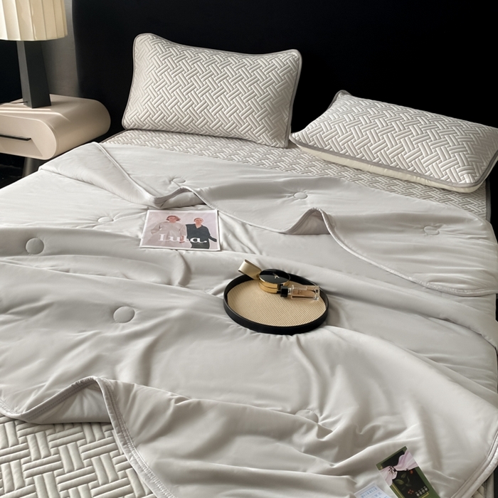 91家纺网 家纺一手货源 找家纺 欧邦 2025新款加厚纯色凉席四件套--夏被四件套 饼干花-浅灰