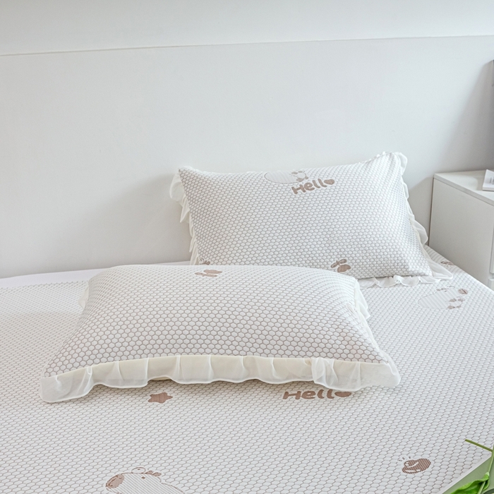 91家纺网 家纺一手货源 找家纺 春寻家纺 2025新款凉豆豆冰丝凉席席子-床裙款 卡皮巴拉-咖