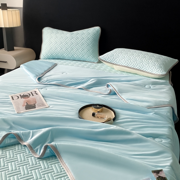 91家纺网 家纺一手货源 找家纺 欧邦 2025新款加厚纯色凉席四件套--凉席三件套 饼干花-湖蓝