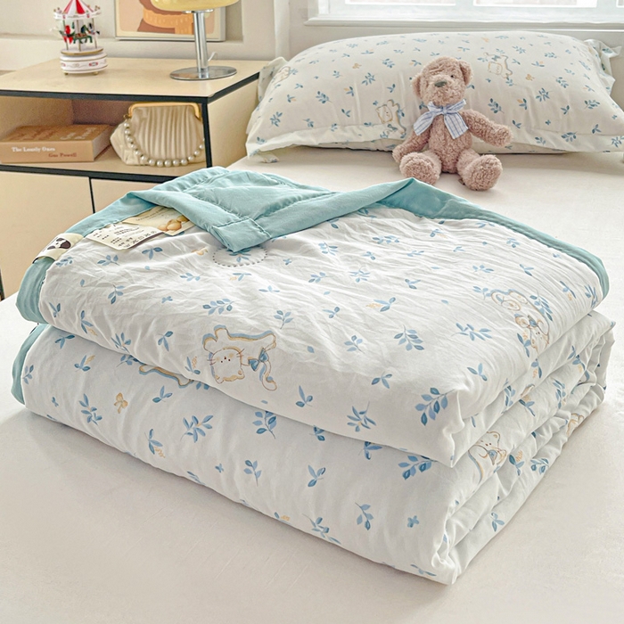 91家纺网 家纺一手货源 找家纺 富艺隆 2025新款水洗棉印花夏被 雪茸小猫