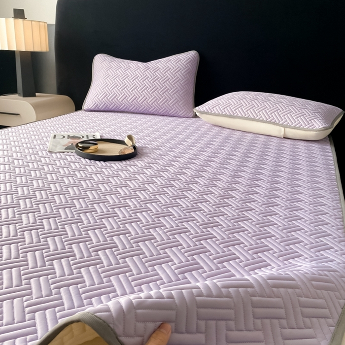 91家纺网 家纺一手货源 找家纺 欧邦 2025新款加厚纯色凉席四件套--凉席三件套 饼干花-浅紫