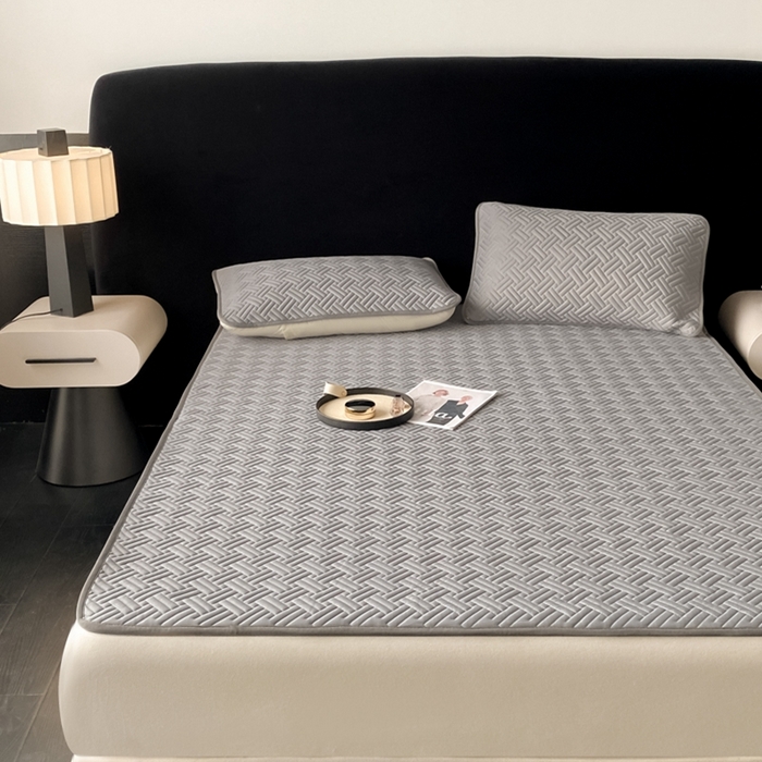 91家纺网 家纺一手货源 找家纺 欧邦 2025新款加厚纯色凉席四件套--凉席三件套 饼干花-深灰