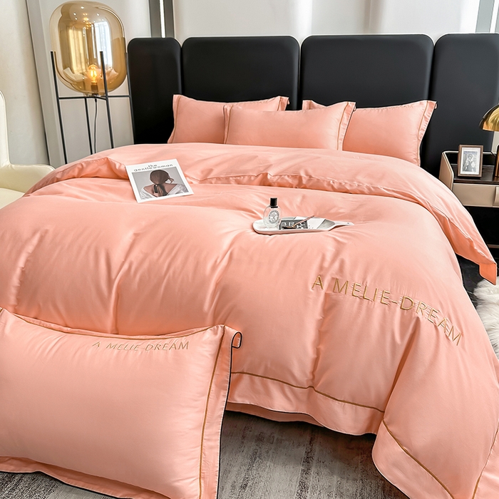 91家纺网 家纺一手货源 找家纺 宇彬家纺 2025新款直播热款13374全棉母婴级压线一字绣宽边枕套被套纯色滚边麻绳四件套贡缎新疆长绒 梦系列-玉颜粉