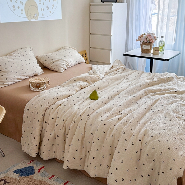 91家纺网 家纺一手货源 找家纺 萝莉家纺 2025新款软软糯糯双层皱皱纱单夏被 夏被四件套 小樱桃