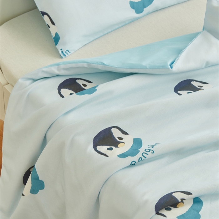 91家纺网 家纺一手货源 找家纺 艾佳宝贝 2025新款A类全棉纯棉儿童单枕套多尺寸可拆式枕头 乖萌小企鹅