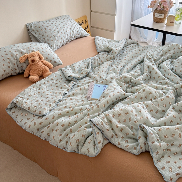 91家纺网 家纺一手货源 找家纺 萝莉家纺 2025新款软软糯糯双层皱皱纱单夏被 夏被四件套 熊仔