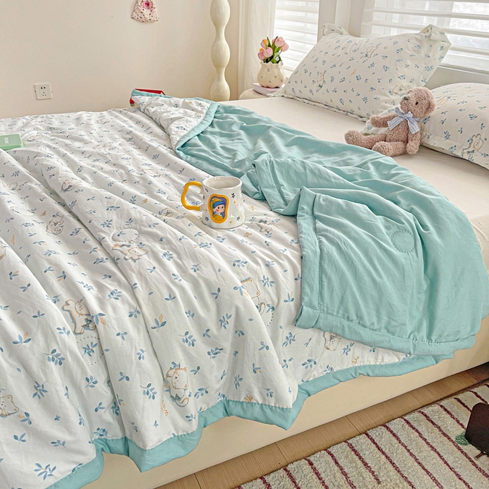 91家纺网 家纺一手货源 找家纺 富艺隆 2025新款水洗棉印花夏被 雪茸小猫