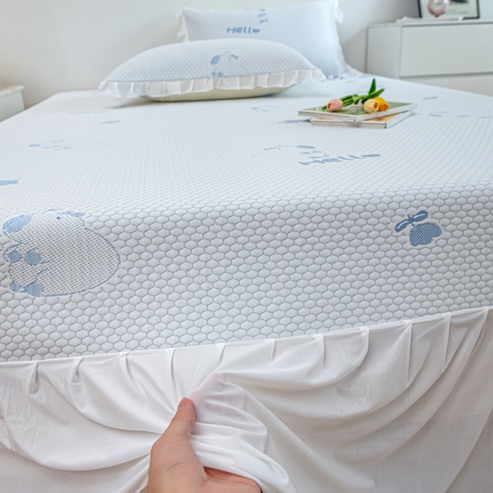 91家纺网 家纺一手货源 找家纺 春寻家纺 2025新款凉豆豆冰丝凉席席子-床裙款 卡皮巴拉-蓝