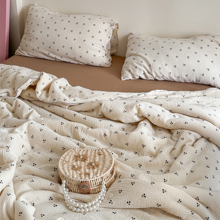 91家纺网 家纺一手货源 找家纺 萝莉家纺 2025新款软软糯糯双层皱皱纱单夏被 夏被四件套 小樱桃