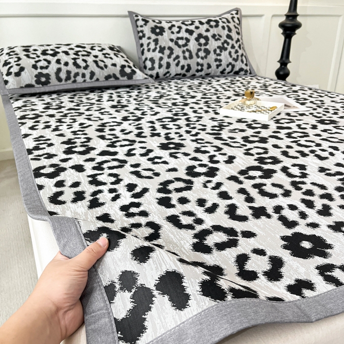 91家纺网 家纺一手货源 找家纺 子曰 2025新款高定版A类PE聚乙烯凉感凉席提花凉席床笠 豹纹-灰【平铺款】