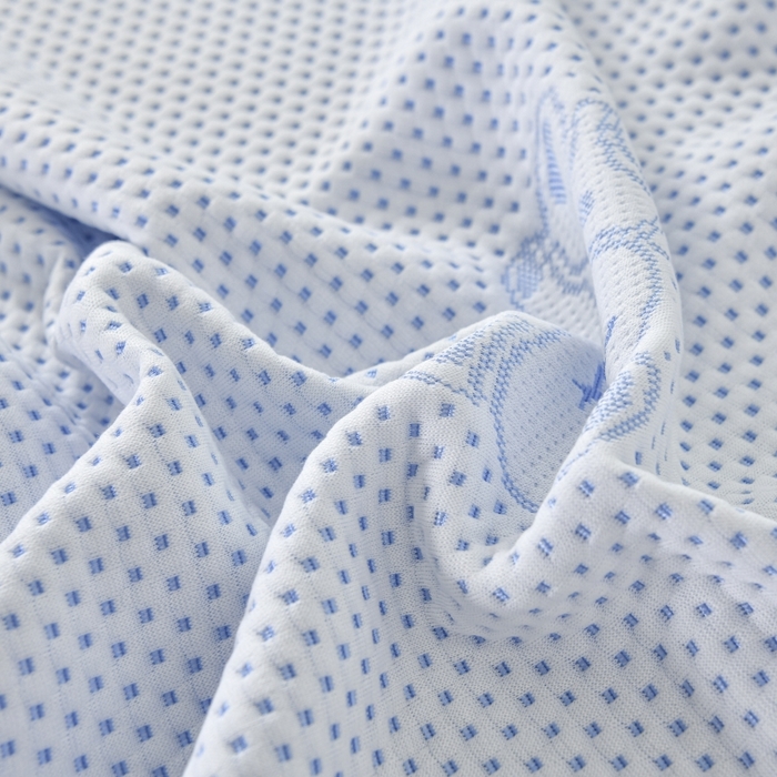 91家纺网 家纺一手货源 找家纺 品乐家纺  2025新款床裙款提花冰豆豆套件凉席席子 蓝色