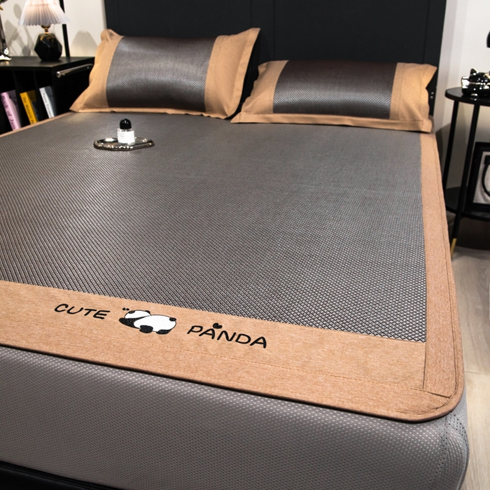 91家纺网 家纺一手货源 找家纺 倾慕家纺 2025新款倾慕刺绣冰藤席 刺绣熊猫银咖色床笠款