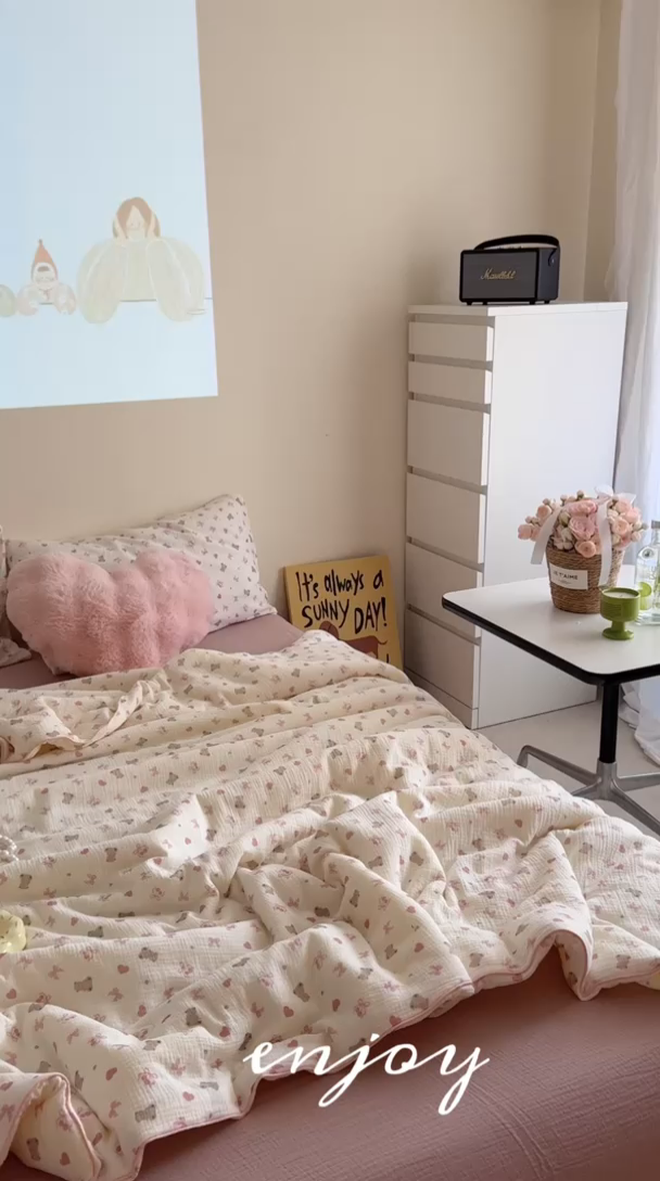 91家纺网 家纺一手货源 找家纺 萝莉家纺 2025新款软软糯糯双层皱皱纱单夏被 夏被四件套 蝴蝶结熊