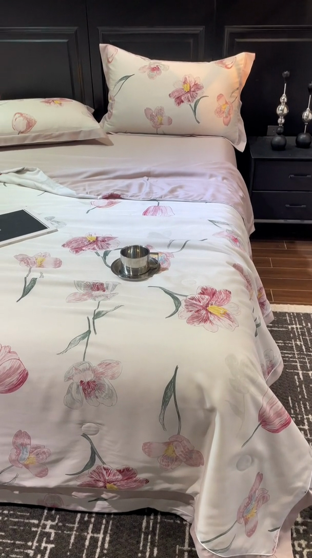 91家纺网 家纺一手货源 找家纺 金喜 2025新款天丝夏被夏凉被薄被子套件数码印花夏被四件套 陌言盛夏