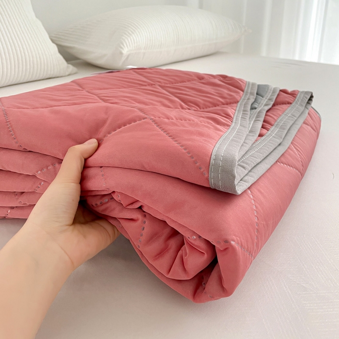 91家纺网 家纺一手货源 找家纺 富艺隆 2025新款纯色凉感丝夏被 豆沙