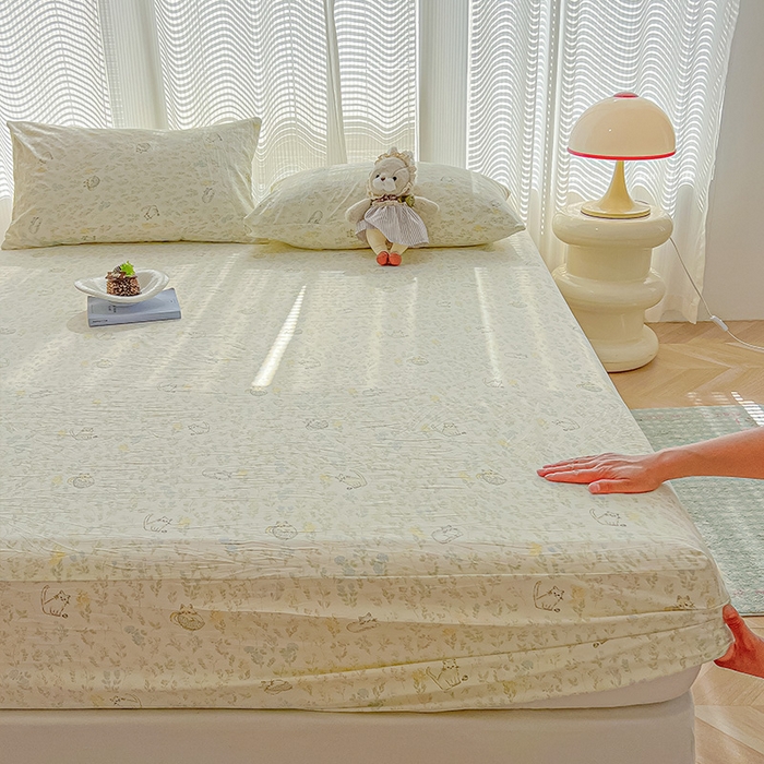 91家纺网 家纺一手货源 找家纺 眠帛家居 2025新款A类水洗皱皱纱印花床笠 乖巧猫咪