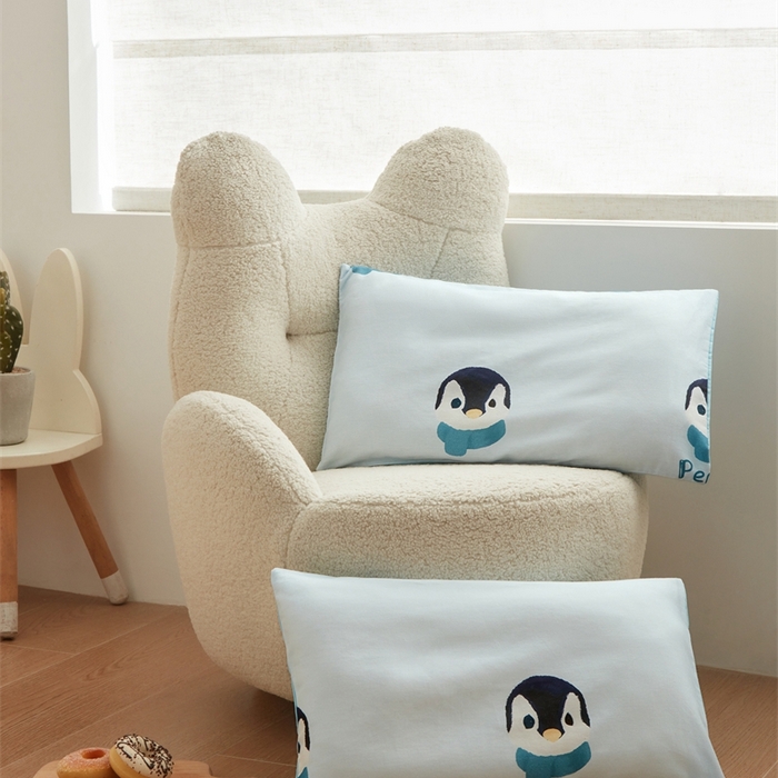 91家纺网 家纺一手货源 找家纺 艾佳宝贝 2025新款A类全棉纯棉儿童单枕套多尺寸可拆式枕头 乖萌小企鹅