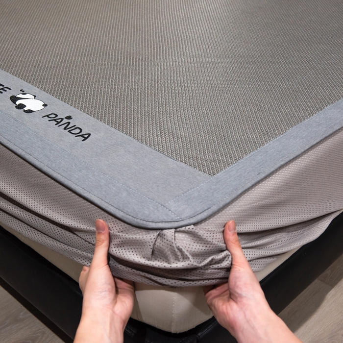 91家纺网 家纺一手货源 找家纺 倾慕家纺 2025新款倾慕刺绣冰藤席 刺绣熊猫灰色床笠款