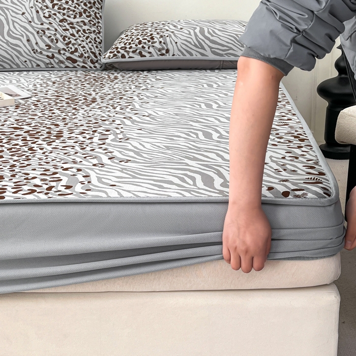 91家纺网 家纺一手货源 找家纺 子曰 2025新款高定版A类PE聚乙烯凉感凉席提花凉席床笠 魅野-灰【床笠款】