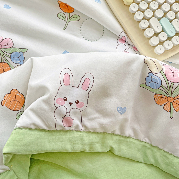 91家纺网 家纺一手货源 找家纺 富艺隆 2025新款水洗棉印花夏被 花园小兔